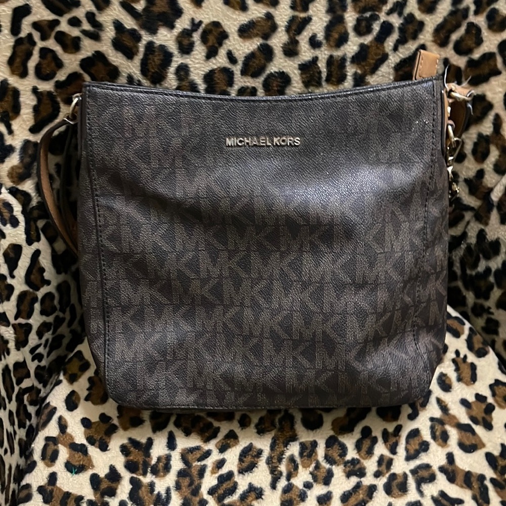 Cute Crossbody, Michael Kohr bag in good condition normal wear and tear